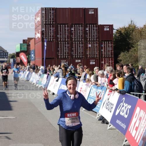 03.10.2025 - Köhlbrandbrückenlauf Jannik Wohlers http://msf.ph/oto/9111157 03.10.2025 13:30:32 Ziel 4927, 5017, 5060, 5157, 5346, 6078 meine-sportfotos.de
