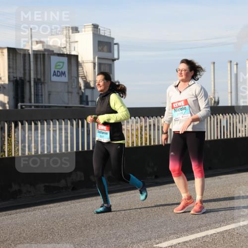 03.10.2025 - Köhlbrandbrückenlauf Lena Gebhardt http://msf.ph/oto/9111163 03.10.2025 10:15:22 Position 2 2547, 2199 meine-sportfotos.de