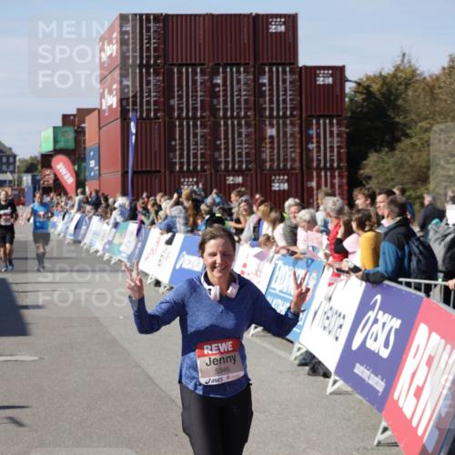 03.10.2025 - Köhlbrandbrückenlauf Jannik Wohlers http://msf.ph/oto/9111166 03.10.2025 13:30:32 Ziel 4927, 5017, 5060, 5157, 5346, 6078 meine-sportfotos.de