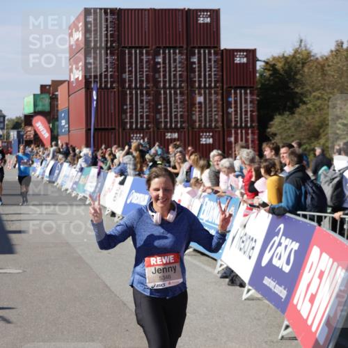 03.10.2025 - Köhlbrandbrückenlauf Jannik Wohlers http://msf.ph/oto/9111173 03.10.2025 13:30:32 Ziel 4927, 5017, 5060, 5157, 5346, 6078 meine-sportfotos.de