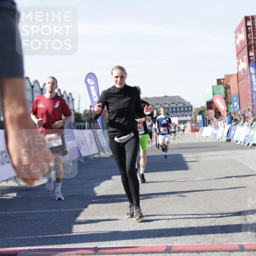 03.10.2025 - Köhlbrandbrückenlauf Jannik Wohlers http://msf.ph/oto/9111184 03.10.2025 13:00:34 Ziel 4016, 4163, 4172, 4228, 4275, 4299, 4622, 4850, 5011, 5664, 6373, 6490, 6714 meine-sportfotos.de