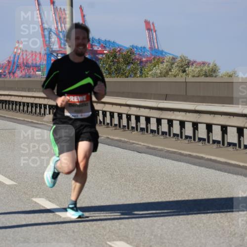 03.10.2025 - Köhlbrandbrückenlauf Strokosch-Dieckow http://msf.ph/oto/9111188 03.10.2025 12:38:40 Position 3 4035 meine-sportfotos.de