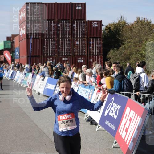 03.10.2025 - Köhlbrandbrückenlauf Jannik Wohlers http://msf.ph/oto/9111199 03.10.2025 13:30:33 Ziel 4355, 4927, 5017, 5060, 5346, 6078, 6170 meine-sportfotos.de