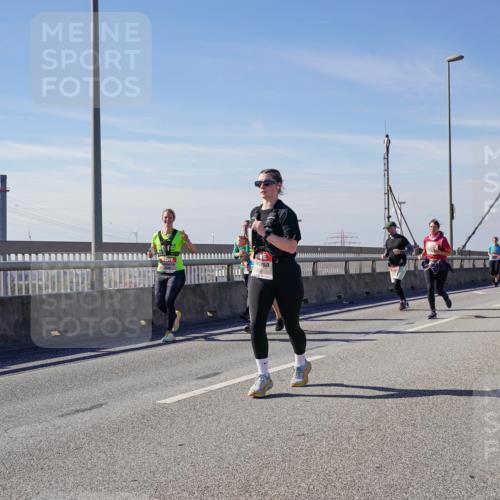 03.10.2025 - Köhlbrandbrückenlauf Michael Burmester http://msf.ph/oto/9111200 03.10.2025 12:53:27 Position 2  meine-sportfotos.de