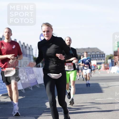 03.10.2025 - Köhlbrandbrückenlauf Jannik Wohlers http://msf.ph/oto/9111212 03.10.2025 13:00:35 Ziel 4016, 4163, 4172, 4228, 4299, 4622, 4850, 5011, 5664, 6373, 6490, 6714 meine-sportfotos.de