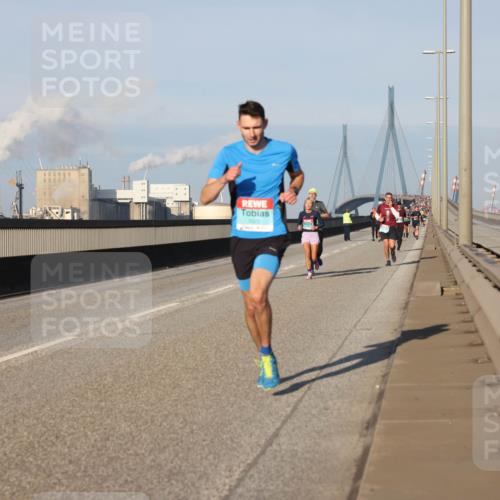 03.10.2025 - Köhlbrandbrückenlauf Lena Gebhardt http://msf.ph/oto/9111216 03.10.2025 09:41:48 Position 2 1023 meine-sportfotos.de