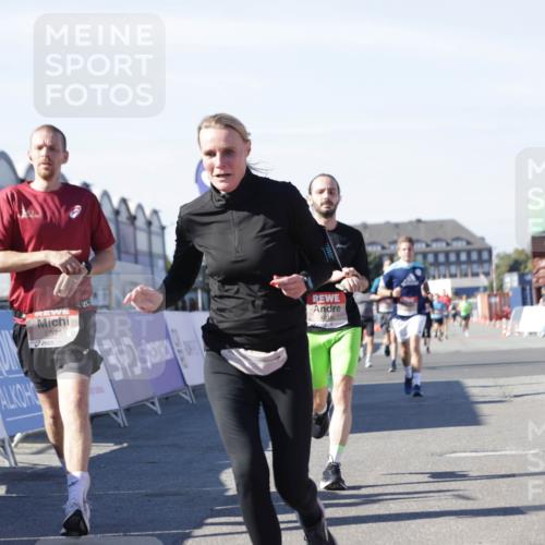 03.10.2025 - Köhlbrandbrückenlauf Jannik Wohlers http://msf.ph/oto/9111219 03.10.2025 13:00:35 Ziel 4016, 4163, 4172, 4228, 4299, 4622, 4850, 5011, 5664, 6373, 6490, 6714 meine-sportfotos.de
