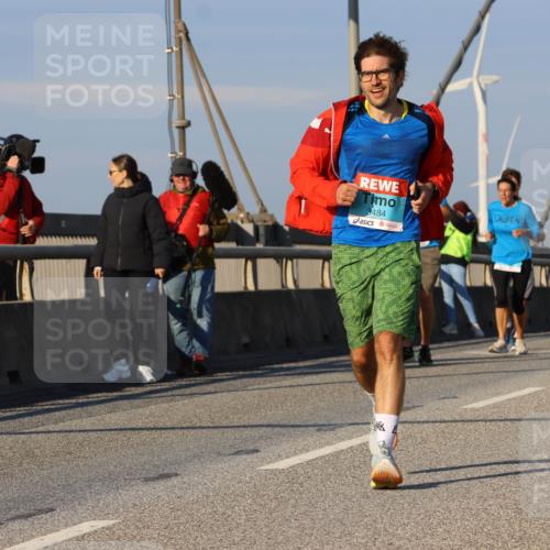 03.10.2025 - Köhlbrandbrückenlauf Strokosch-Dieckow http://msf.ph/oto/9111224 03.10.2025 09:43:46 Position 2 3484, 1, 280, 3481 meine-sportfotos.de