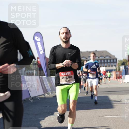 03.10.2025 - Köhlbrandbrückenlauf Jannik Wohlers http://msf.ph/oto/9111230 03.10.2025 13:00:35 Ziel 4016, 4163, 4172, 4228, 4299, 4622, 4850, 5011, 5664, 6373, 6490, 6714 meine-sportfotos.de