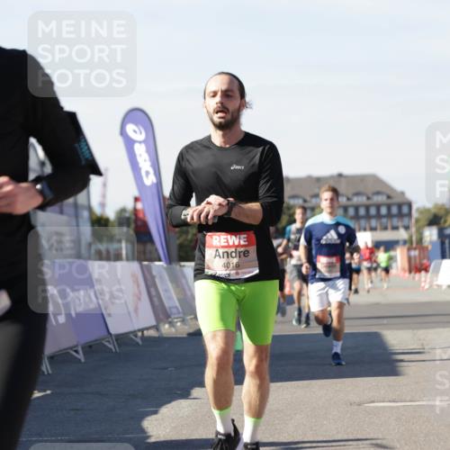 03.10.2025 - Köhlbrandbrückenlauf Jannik Wohlers http://msf.ph/oto/9111243 03.10.2025 13:00:36 Ziel 4016, 4163, 4172, 4228, 4299, 4622, 4763, 4850, 5011, 5664, 6373, 6490, 6714 meine-sportfotos.de