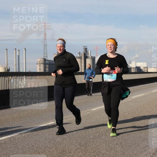 03.10.2025 - Köhlbrandbrückenlauf Lena Gebhardt http://msf.ph/oto/9111246 03.10.2025 10:15:23 Position 2 2887 meine-sportfotos.de