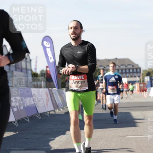 03.10.2025 - Köhlbrandbrückenlauf Jannik Wohlers http://msf.ph/oto/9111253 03.10.2025 13:00:36 Ziel 4016, 4163, 4172, 4228, 4299, 4622, 4763, 4850, 5011, 5664, 6373, 6490, 6714 meine-sportfotos.de