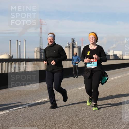 03.10.2025 - Köhlbrandbrückenlauf Lena Gebhardt http://msf.ph/oto/9111255 03.10.2025 10:15:23 Position 2 0, 1115 meine-sportfotos.de