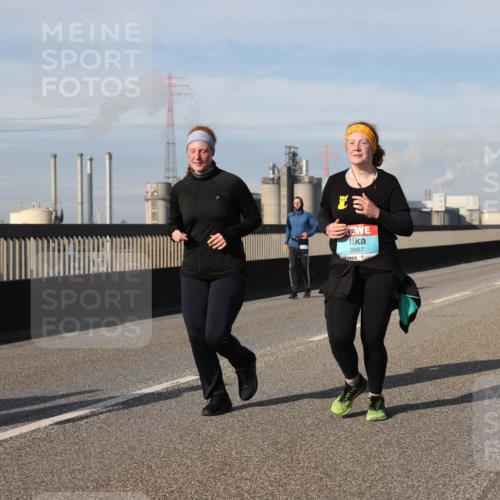 03.10.2025 - Köhlbrandbrückenlauf Lena Gebhardt http://msf.ph/oto/9111266 03.10.2025 10:15:23 Position 2 2887 meine-sportfotos.de