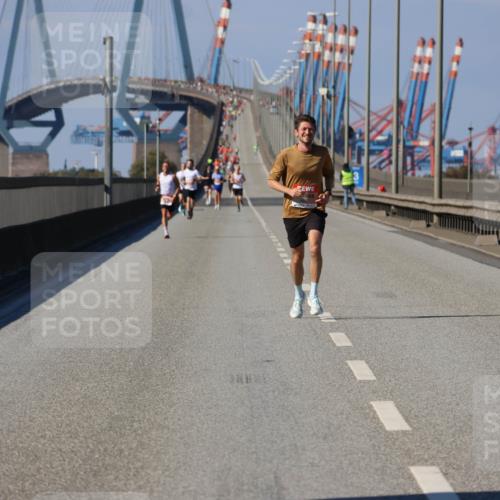 03.10.2025 - Köhlbrandbrückenlauf Strokosch-Dieckow http://msf.ph/oto/9111274 03.10.2025 12:38:58 Position 3  meine-sportfotos.de