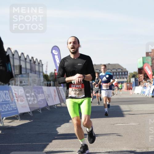03.10.2025 - Köhlbrandbrückenlauf Jannik Wohlers http://msf.ph/oto/9111284 03.10.2025 13:00:36 Ziel 4016, 4163, 4172, 4228, 4299, 4622, 4763, 4850, 5011, 5664, 6373, 6490, 6714 meine-sportfotos.de