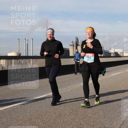 03.10.2025 - Köhlbrandbrückenlauf Lena Gebhardt http://msf.ph/oto/9111285 03.10.2025 10:15:24 Position 2 2887 meine-sportfotos.de
