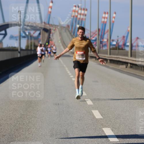 03.10.2025 - Köhlbrandbrückenlauf Strokosch-Dieckow http://msf.ph/oto/9111286 03.10.2025 12:39:01 Position 3  meine-sportfotos.de