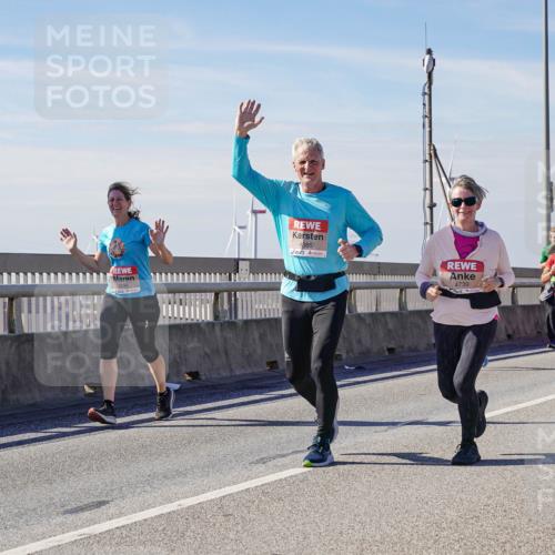 03.10.2025 - Köhlbrandbrückenlauf Michael Burmester http://msf.ph/oto/9111294 03.10.2025 12:53:35 Position 2 4385, 5917, 4739 meine-sportfotos.de