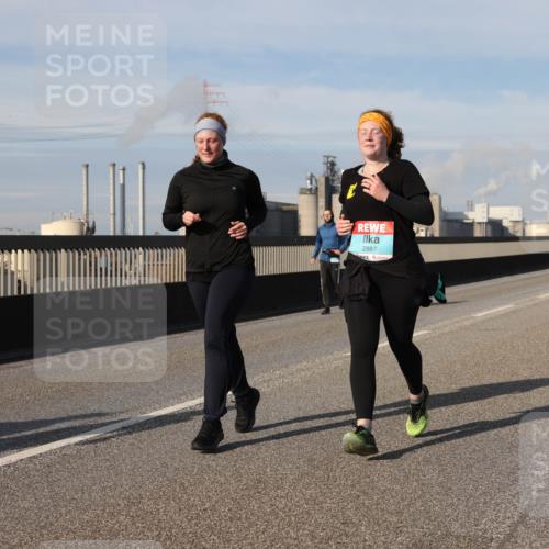 03.10.2025 - Köhlbrandbrückenlauf Lena Gebhardt http://msf.ph/oto/9111297 03.10.2025 10:15:24 Position 2 2887 meine-sportfotos.de