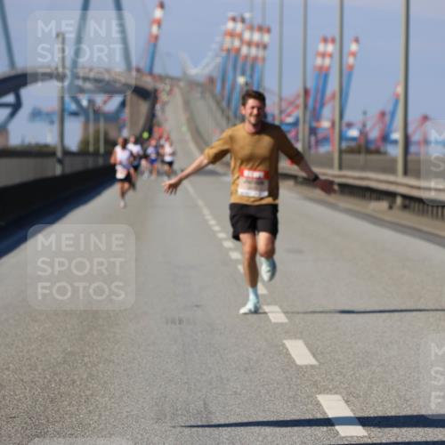 03.10.2025 - Köhlbrandbrückenlauf Strokosch-Dieckow http://msf.ph/oto/9111299 03.10.2025 12:39:01 Position 3  meine-sportfotos.de