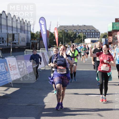 03.10.2025 - Köhlbrandbrückenlauf Jannik Wohlers http://msf.ph/oto/9111306 03.10.2025 13:30:38 Ziel 4355, 4840, 4841, 5289, 5346, 6170, 6223, 6347 meine-sportfotos.de