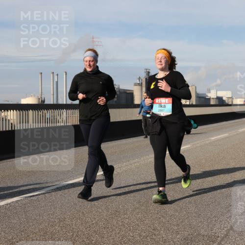 03.10.2025 - Köhlbrandbrückenlauf Lena Gebhardt http://msf.ph/oto/9111307 03.10.2025 10:15:24 Position 2 2887 meine-sportfotos.de