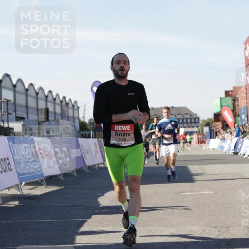 03.10.2025 - Köhlbrandbrückenlauf Jannik Wohlers http://msf.ph/oto/9111309 03.10.2025 13:00:36 Ziel 4016, 4163, 4172, 4228, 4299, 4622, 4763, 4850, 5011, 5664, 6373, 6490, 6714 meine-sportfotos.de