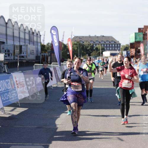03.10.2025 - Köhlbrandbrückenlauf Jannik Wohlers http://msf.ph/oto/9111310 03.10.2025 13:30:38 Ziel 4355, 4840, 4841, 5289, 5346, 6170, 6223, 6347 meine-sportfotos.de