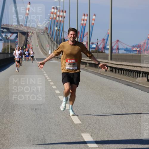 03.10.2025 - Köhlbrandbrückenlauf Strokosch-Dieckow http://msf.ph/oto/9111311 03.10.2025 12:39:02 Position 3 4072 meine-sportfotos.de