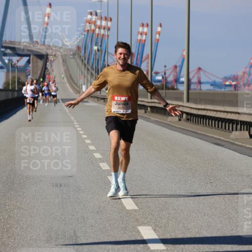 03.10.2025 - Köhlbrandbrückenlauf Strokosch-Dieckow http://msf.ph/oto/9111316 03.10.2025 12:39:02 Position 3 4072 meine-sportfotos.de