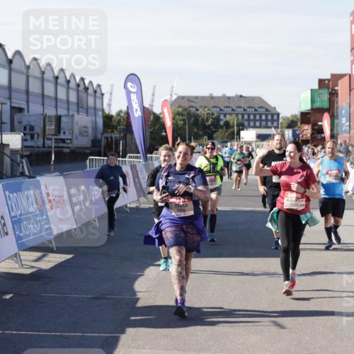 03.10.2025 - Köhlbrandbrückenlauf Jannik Wohlers http://msf.ph/oto/9111318 03.10.2025 13:30:38 Ziel 4355, 4840, 4841, 5289, 5346, 6170, 6223, 6347 meine-sportfotos.de