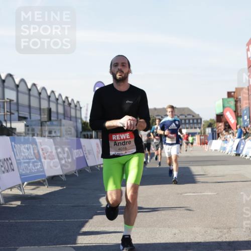 03.10.2025 - Köhlbrandbrückenlauf Jannik Wohlers http://msf.ph/oto/9111320 03.10.2025 13:00:36 Ziel 4016, 4163, 4172, 4228, 4299, 4622, 4763, 4850, 5011, 5664, 6373, 6490, 6714 meine-sportfotos.de