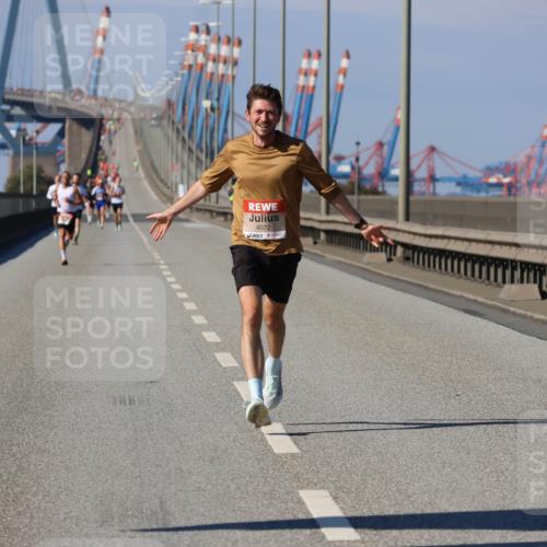 03.10.2025 - Köhlbrandbrückenlauf Strokosch-Dieckow http://msf.ph/oto/9111321 03.10.2025 12:39:02 Position 3 4072 meine-sportfotos.de