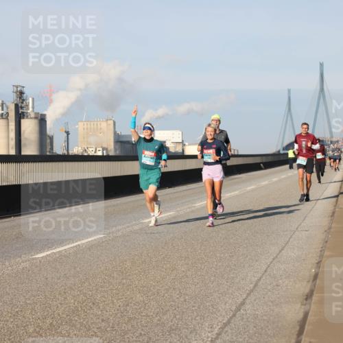 03.10.2025 - Köhlbrandbrückenlauf Lena Gebhardt http://msf.ph/oto/9111323 03.10.2025 09:41:52 Position 2  meine-sportfotos.de