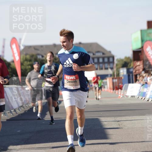 03.10.2025 - Köhlbrandbrückenlauf Jannik Wohlers http://msf.ph/oto/9111326 03.10.2025 13:00:37 Ziel 4016, 4163, 4172, 4228, 4299, 4622, 4763, 4850, 5011, 5664, 6373, 6490 meine-sportfotos.de