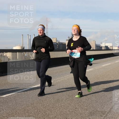 03.10.2025 - Köhlbrandbrückenlauf Lena Gebhardt http://msf.ph/oto/9111329 03.10.2025 10:15:24 Position 2 2887 meine-sportfotos.de