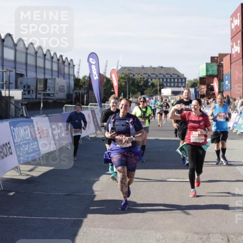 03.10.2025 - Köhlbrandbrückenlauf Jannik Wohlers http://msf.ph/oto/9111330 03.10.2025 13:30:38 Ziel 4355, 4840, 4841, 5289, 5346, 6170, 6223, 6347 meine-sportfotos.de