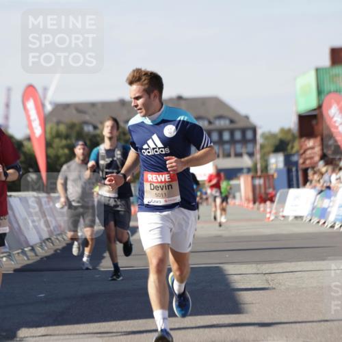03.10.2025 - Köhlbrandbrückenlauf Jannik Wohlers http://msf.ph/oto/9111332 03.10.2025 13:00:37 Ziel 4016, 4163, 4172, 4228, 4299, 4622, 4763, 4850, 5011, 5664, 6373, 6490 meine-sportfotos.de