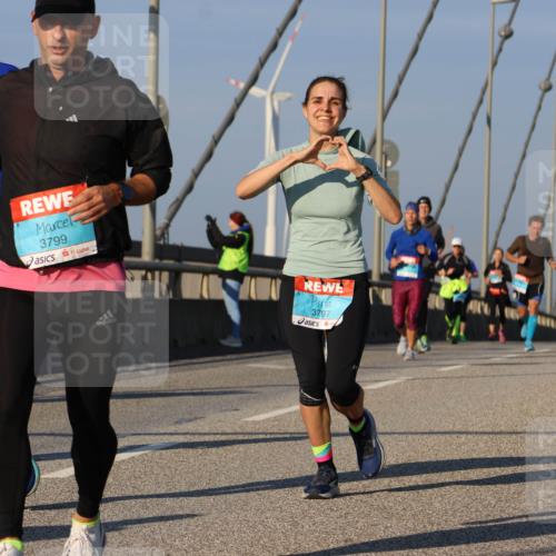 03.10.2025 - Köhlbrandbrückenlauf Strokosch-Dieckow http://msf.ph/oto/9111336 03.10.2025 09:43:56 Position 2 2029, 3799, 3797 meine-sportfotos.de