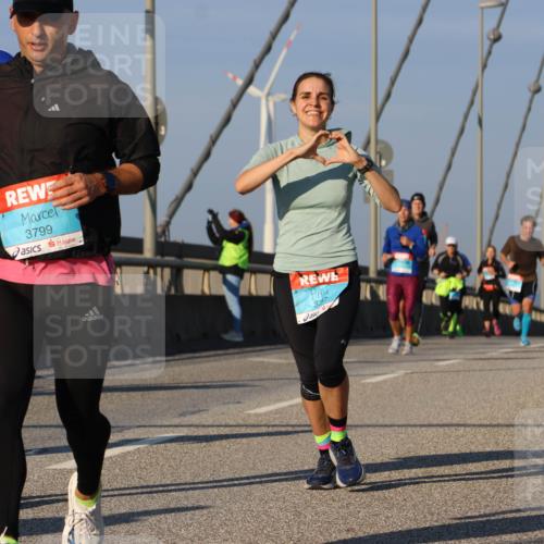 03.10.2025 - Köhlbrandbrückenlauf Strokosch-Dieckow http://msf.ph/oto/9111339 03.10.2025 09:43:56 Position 2 2029, 3799, 3717 meine-sportfotos.de
