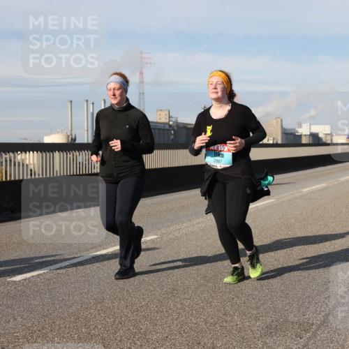 03.10.2025 - Köhlbrandbrückenlauf Lena Gebhardt http://msf.ph/oto/9111340 03.10.2025 10:15:24 Position 2 2887 meine-sportfotos.de