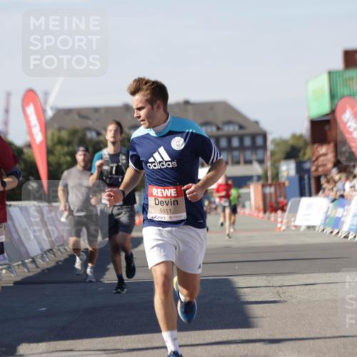 03.10.2025 - Köhlbrandbrückenlauf Jannik Wohlers http://msf.ph/oto/9111341 03.10.2025 13:00:37 Ziel 4016, 4163, 4172, 4228, 4299, 4622, 4763, 4850, 5011, 5664, 6373, 6490 meine-sportfotos.de