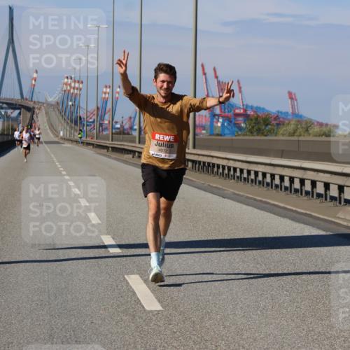 03.10.2025 - Köhlbrandbrückenlauf Strokosch-Dieckow http://msf.ph/oto/9111343 03.10.2025 12:39:05 Position 3 4072 meine-sportfotos.de