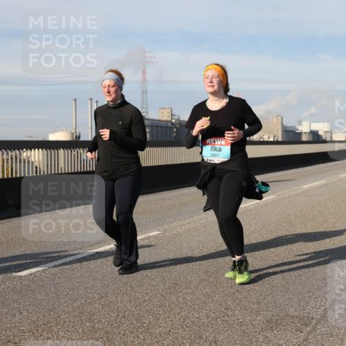 03.10.2025 - Köhlbrandbrückenlauf Lena Gebhardt http://msf.ph/oto/9111353 03.10.2025 10:15:24 Position 2 2887 meine-sportfotos.de