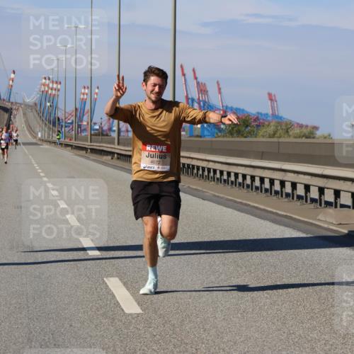 03.10.2025 - Köhlbrandbrückenlauf Strokosch-Dieckow http://msf.ph/oto/9111358 03.10.2025 12:39:05 Position 3 4072 meine-sportfotos.de