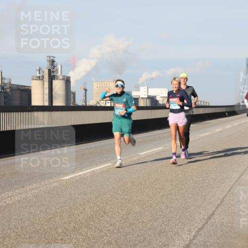 03.10.2025 - Köhlbrandbrückenlauf Lena Gebhardt http://msf.ph/oto/9111361 03.10.2025 09:41:52 Position 2  meine-sportfotos.de