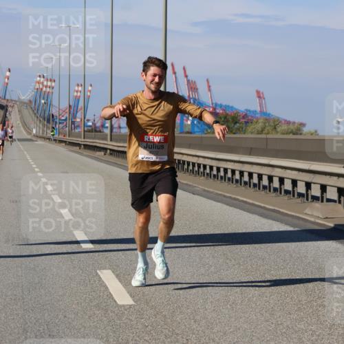 03.10.2025 - Köhlbrandbrückenlauf Strokosch-Dieckow http://msf.ph/oto/9111363 03.10.2025 12:39:05 Position 3 4072 meine-sportfotos.de