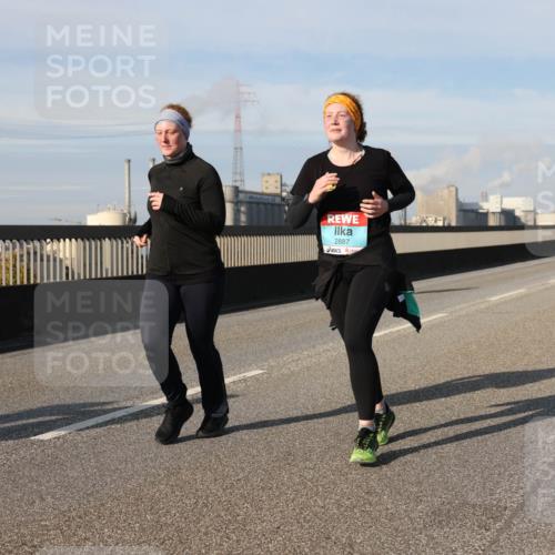 03.10.2025 - Köhlbrandbrückenlauf Lena Gebhardt http://msf.ph/oto/9111365 03.10.2025 10:15:24 Position 2 2887 meine-sportfotos.de