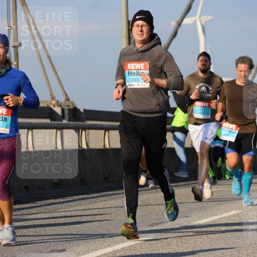03.10.2025 - Köhlbrandbrückenlauf Strokosch-Dieckow http://msf.ph/oto/9111369 03.10.2025 09:44:03 Position 2 3492, 2323, 2903 meine-sportfotos.de
